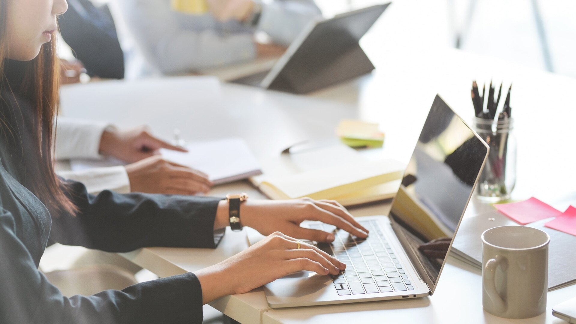 Equipo de abogados especializados trabajando en la Ley Segunda Oportunidad